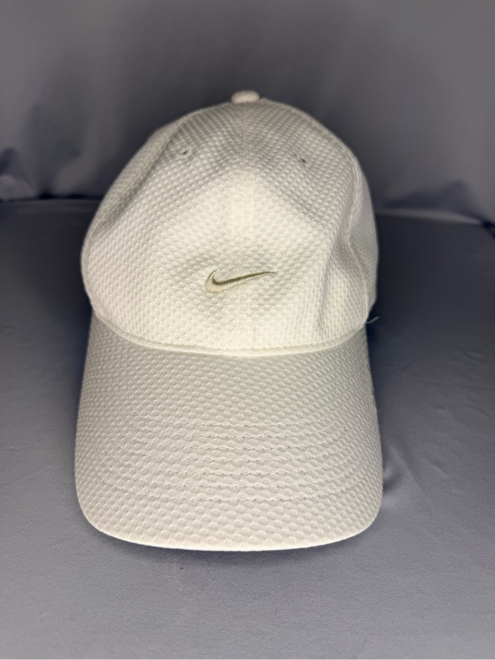 Nike bone Tailwind Dri-Fit hat